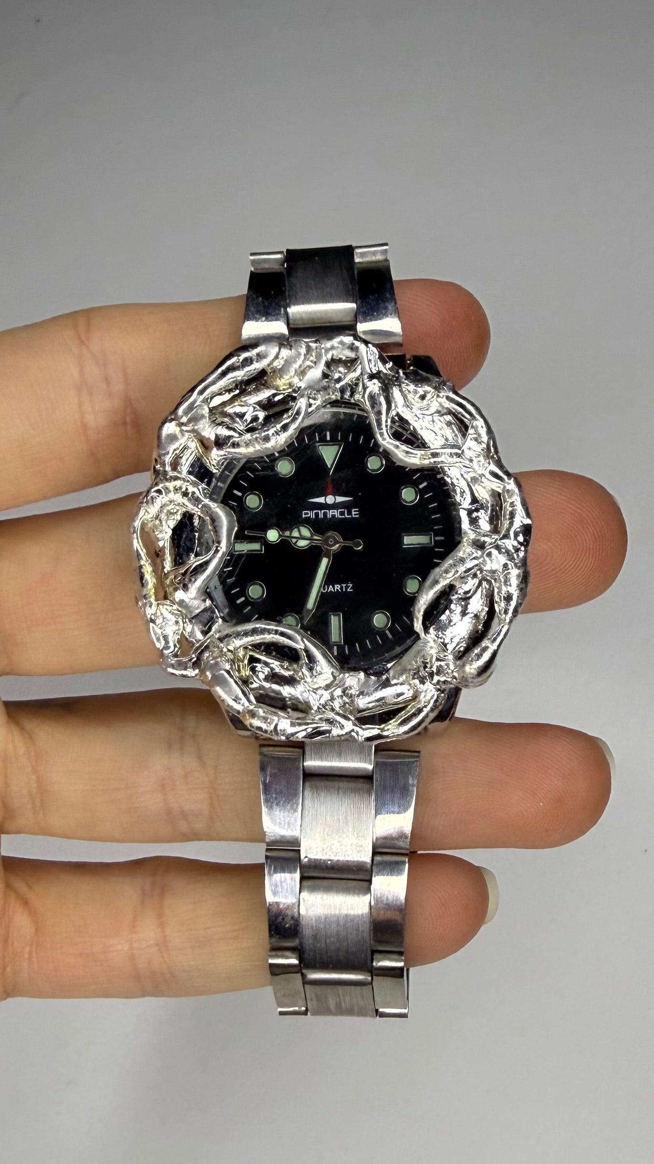 Wavy watch