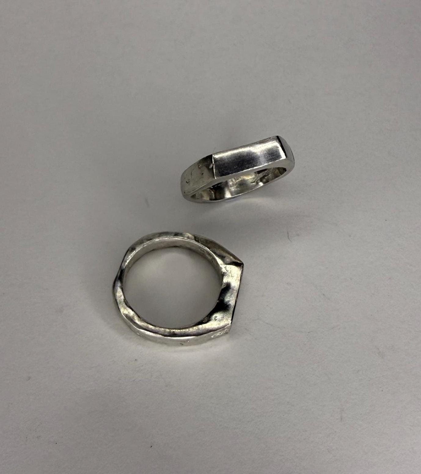 Rectangular signet ring